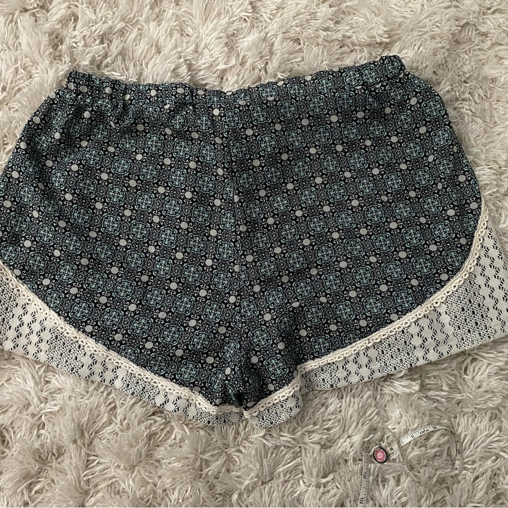 CUTE BOHEMIAN PLUS SIZE SHORTS XL WITH BOW TYE AND LACE DETAIL BY SELF ESTEEM